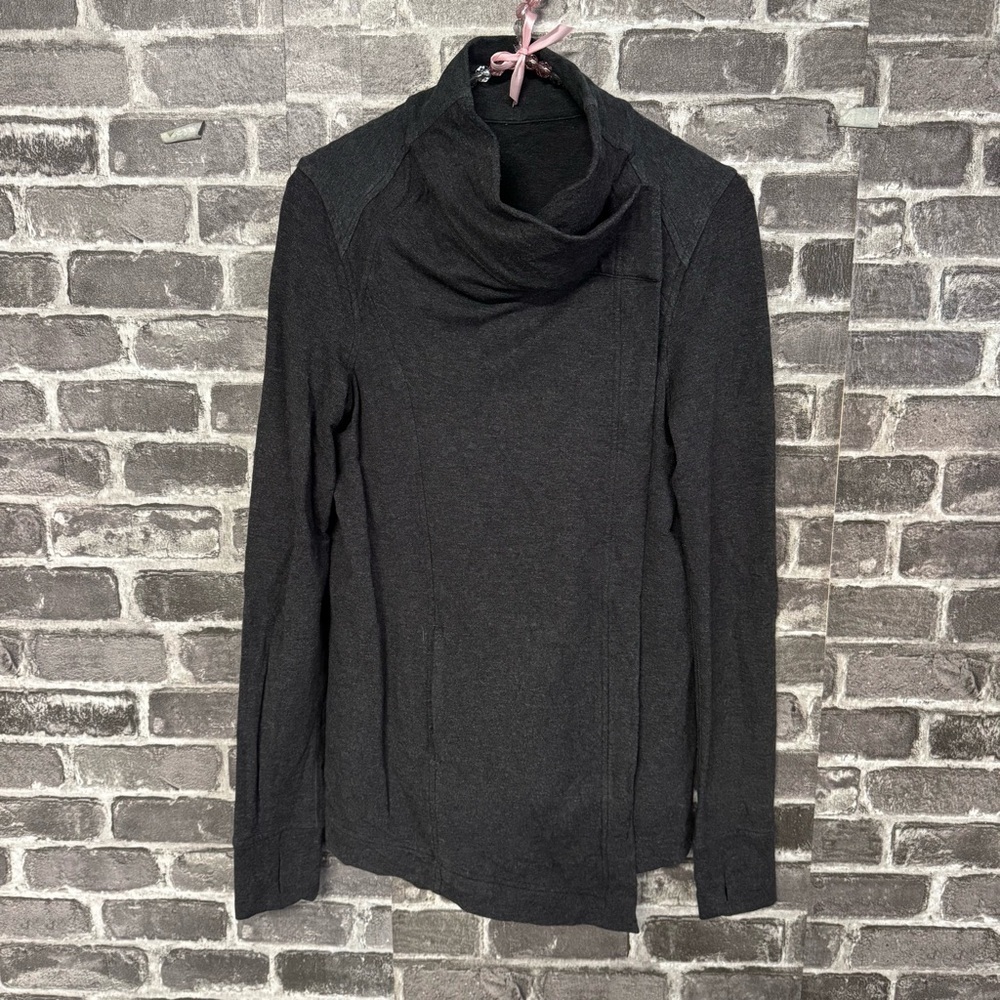Lululemon Coast Wrap Heathered Mod Black gray sweater pockets